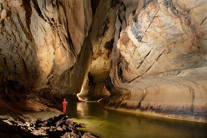 3 Days 2 Nights Unesco World Heritage Mulu 4 Showcaves - Why these four caves make a good Mulu introduction