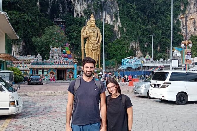 Batu Caves & Countryside Tour - Batik Chong shows how Malaysian textile art is made