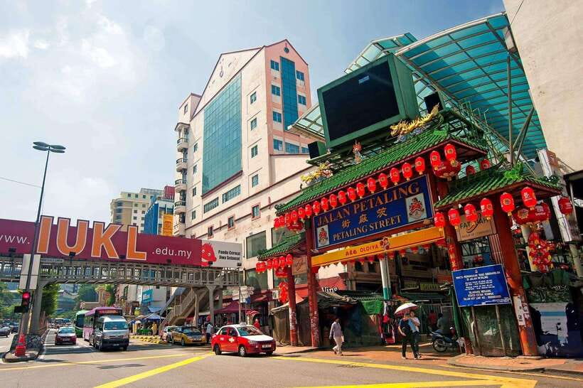 Best of Kuala Lumpur Tour with Twin Tower Entry - Reaching the Petronas Twin Towers