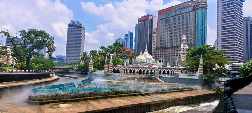 Best of Kuala Lumpur Tour with Twin Tower Entry - The King’s Palace and National Monument