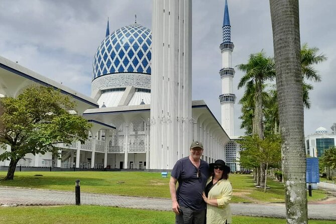 Blue Mosque And Batu Caves Private Tour from Kuala Lumpur - What the private vehicle adds to the day