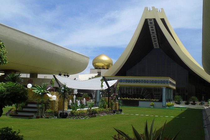Brunei Heritage Tour - Omar Ali Saifuddien Mosque and the Friday warning