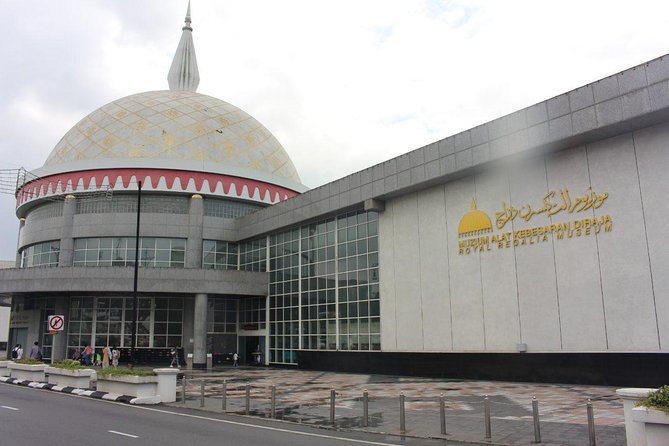 Brunei Heritage Tour - Istana Nurul Iman from the road