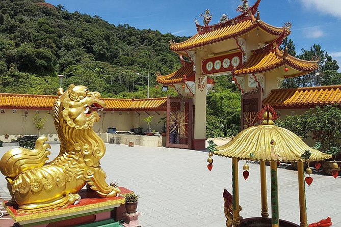 Cameron Highlands Full-Day Nature Tour - The Brinchang night market on the right evening