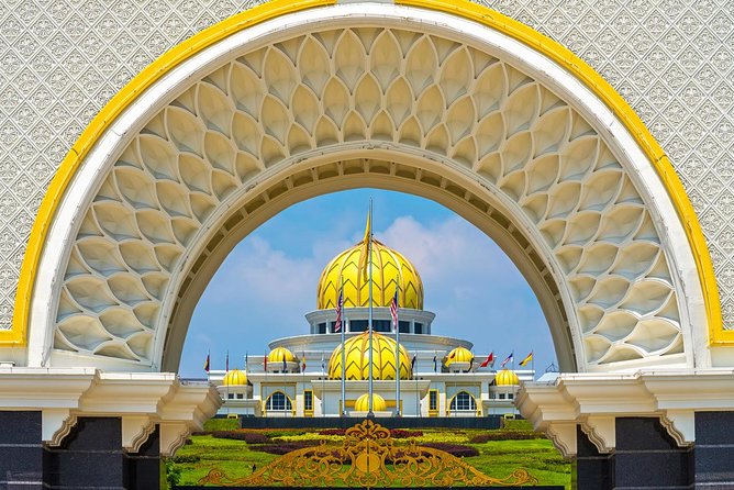 Day Trip frm Port Klang: Kuala Lumpur Famous Landmarks with Lunch - Batu Caves and the Hindu shrine