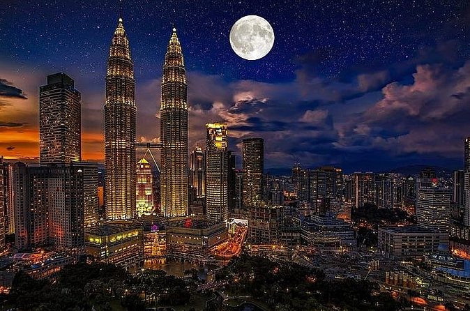 Discover The Best of Kuala Lumpur by Night - The River of Life and its 15-minute photo stop