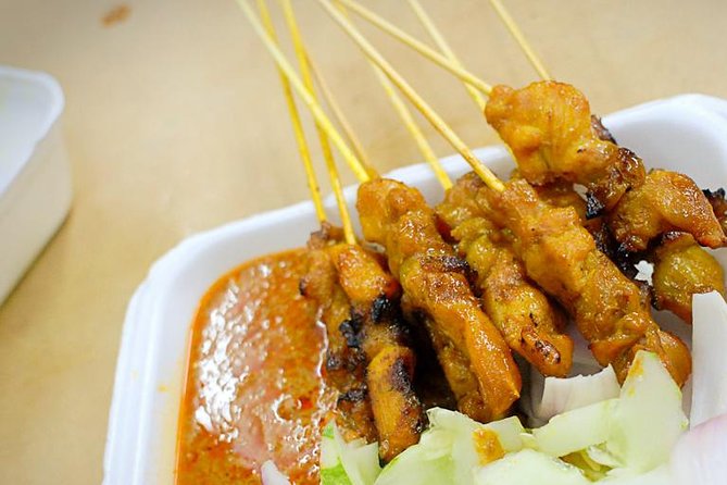 Eat Like a Local: Kuala Lumpur Hawker Center and Street Food Tour by Night - Why the guide matters more than the menu