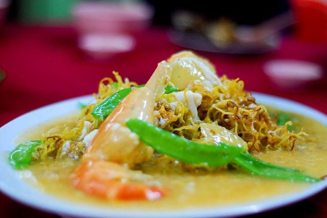 Eat Like a Local: Kuala Lumpur Hawker Center and Street Food Tour by Night - Who should book this food tour?
