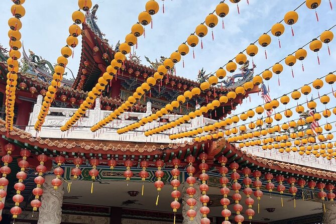 Exclusive Half Day Batu Caves and Private City Tour Kuala Lumpur - Ending under the Petronas Twin Towers