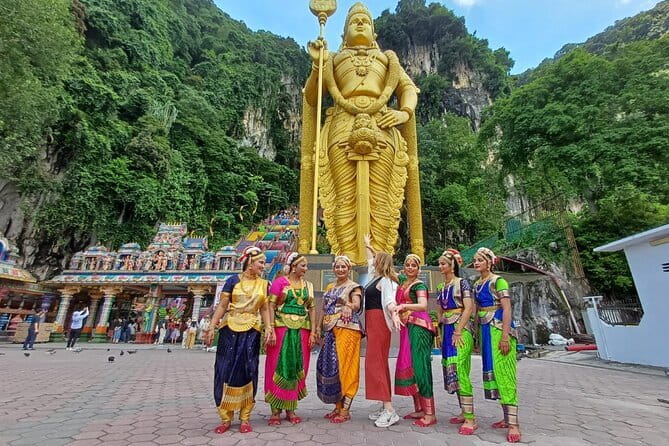 First Day : Arrival Transfer with Batu Caves Highlights Tour - Batik at Jadi Batek Gallery