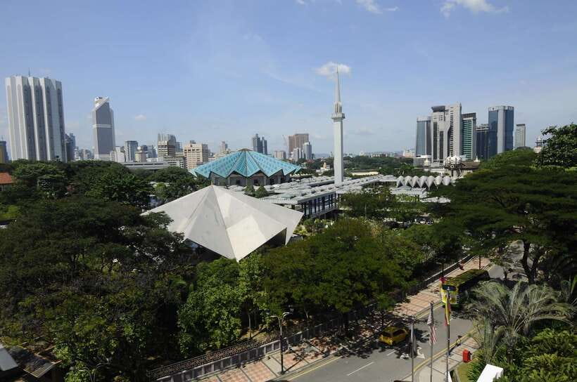From Kuala Lumpur: Batu Caves Cultural Temple Tour - Little India and Brickfields from the car window