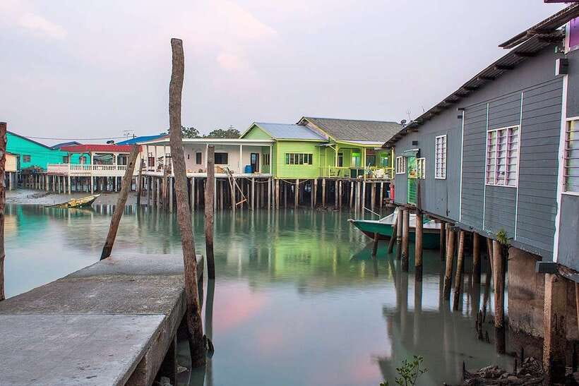 From Kuala Lumpur: Crab Island Tour with Seafood Lunch - Walking a tiny island without cars