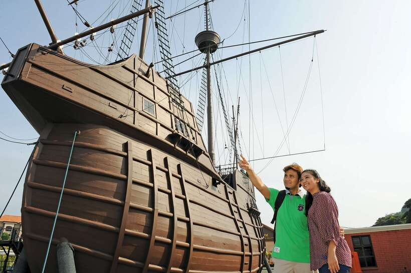 From Kuala Lumpur: Full-Day Historical Tour of Malacca - How much guiding will you receive?