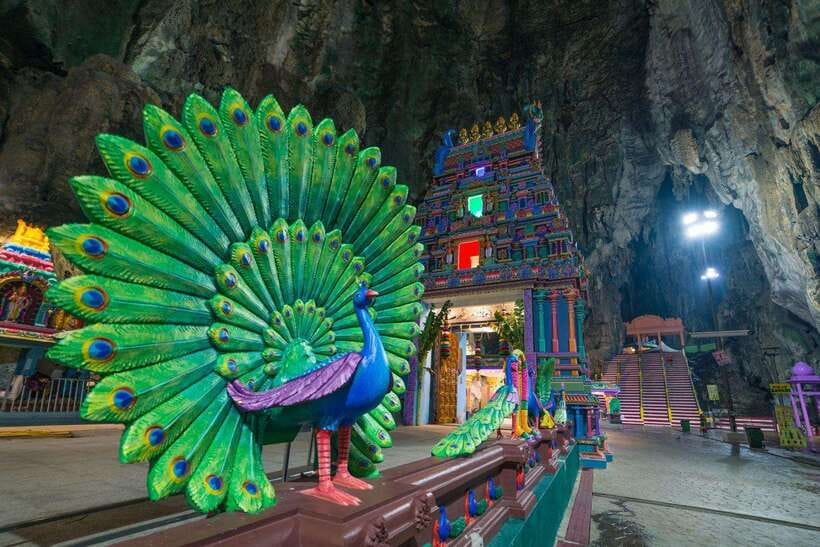 From Kuala Lumpur: Private Batu Caves Cultural Tour - Seeing batik being made by hand