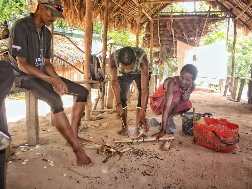 From Kuala Lumpur: Taman Negara National Park Trek Day Tour - A visit to the Bateq Orang Asli village