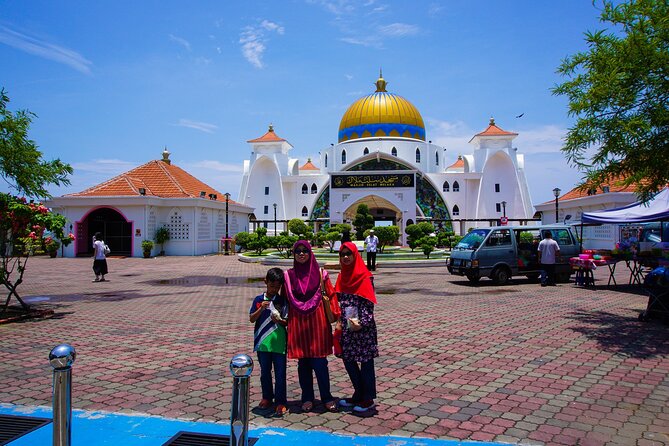 Full day in Malacca Historical Private Tour in Kuala Lumpur - The included trishaw ride