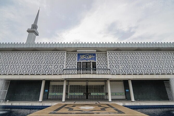 Full Day Kuala Lumpur City Tour with Petronas Twin Tower Tickets - Royal landmarks and Malaysia’s national story