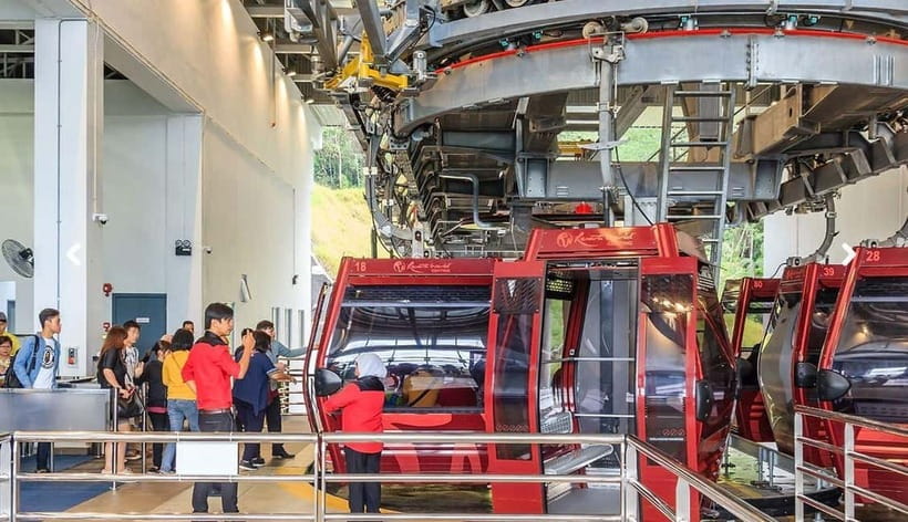 Genting Highland: Premium Outlets Cable Car - Making time for Chin Swee Station