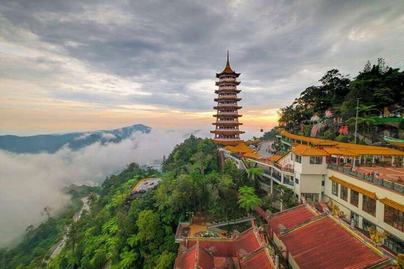Genting Highlands Private Day Trip with Batu Caves - From Kuala Lumpur heat to Genting’s cool mountain air