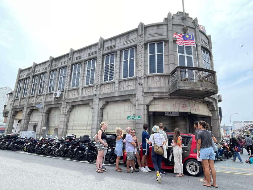 George Town: Heritage Walking Tour with Street Food Tasting - The Queen Victoria Memorial Clock Tower and Esplanade