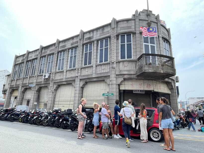 George Town: Heritage Walking Tour with Street Food Tasting - Food stops that explain Penang