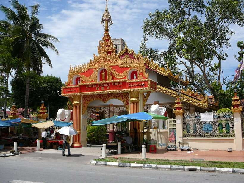 George Town: Private Half-Day Historical City Tour - Pulau Tikus and the Reclining Buddha Temple
