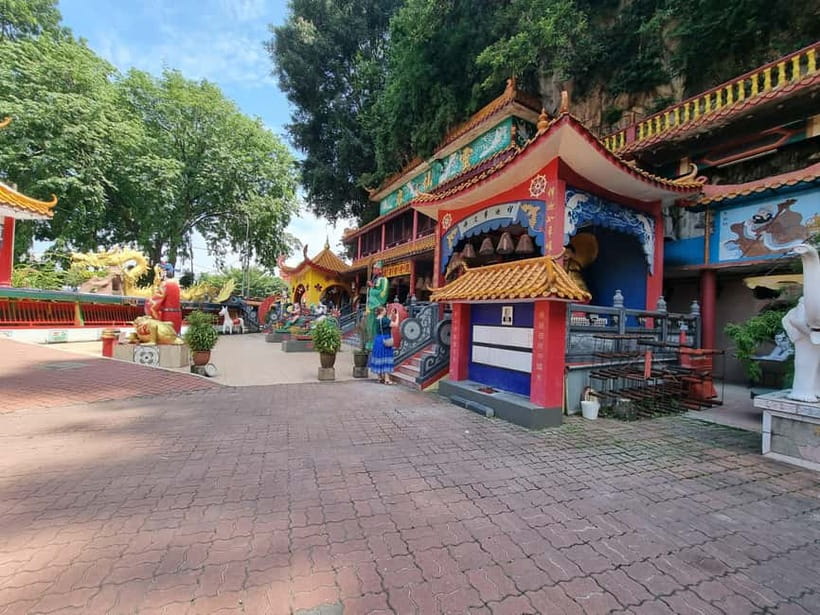 Ipoh Cave Temples Tours - The oldest temple and its Chinese-style details