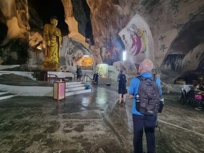 Ipoh Cave Temples Tours - Perak Tong and the 450-step climb