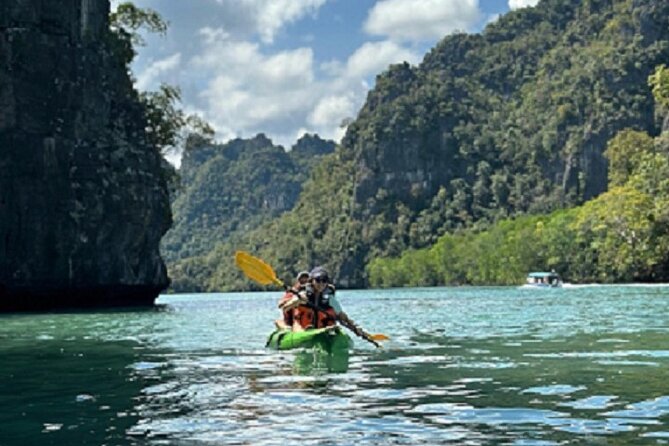 Kayaking Kilim Mangrove Geoforest - Walking through the Kilim bat cave