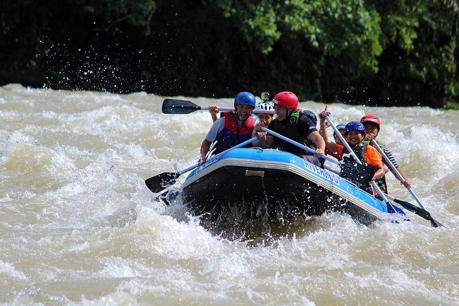 Kiulu River Water Rafting Day Tour from Kota Kinabalu - Lunch by the river after the final paddle