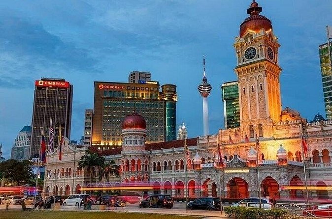 KL City Highlights in half a day - National Mosque, a calm pause in the schedule
