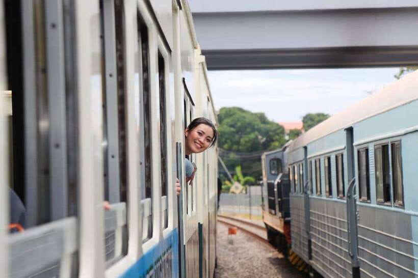 Kota Kinabalu, Sabah: North Borneo Heritage Train - Food, fruit tasting, and the onboard mood