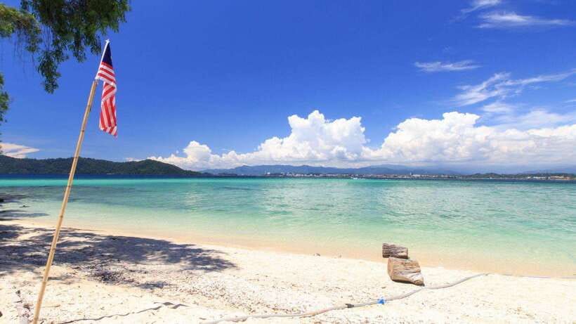 Kota Kinabalu: Snorkeling & Island Hopping Sapi & Manukan - Sapi Island: easy access, busy shoreline