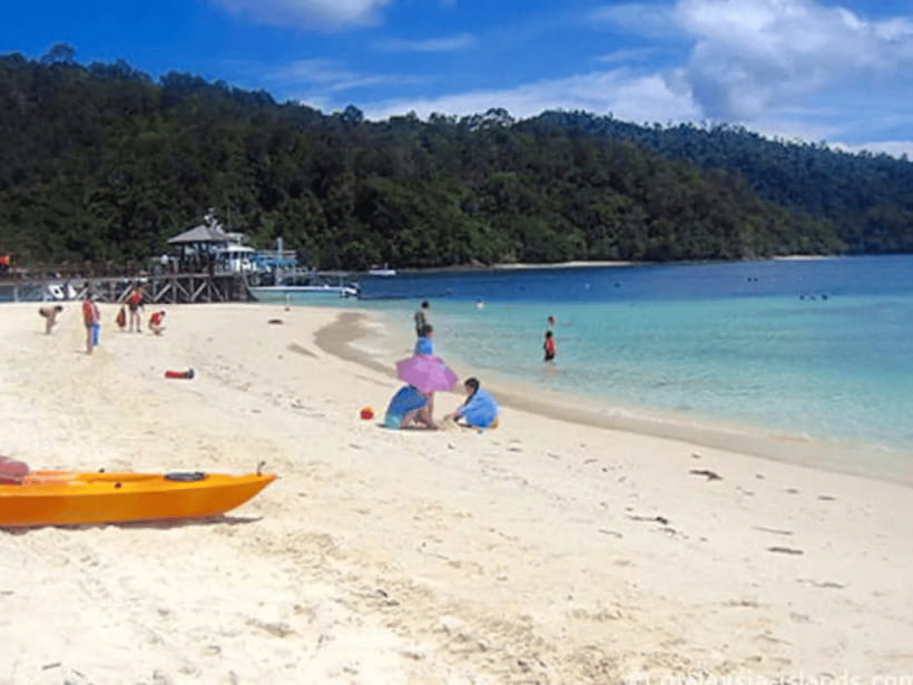 Kota Kinabalu | Snorkeling Sapi Island/Manukan Island - Snorkeling over coral and fish