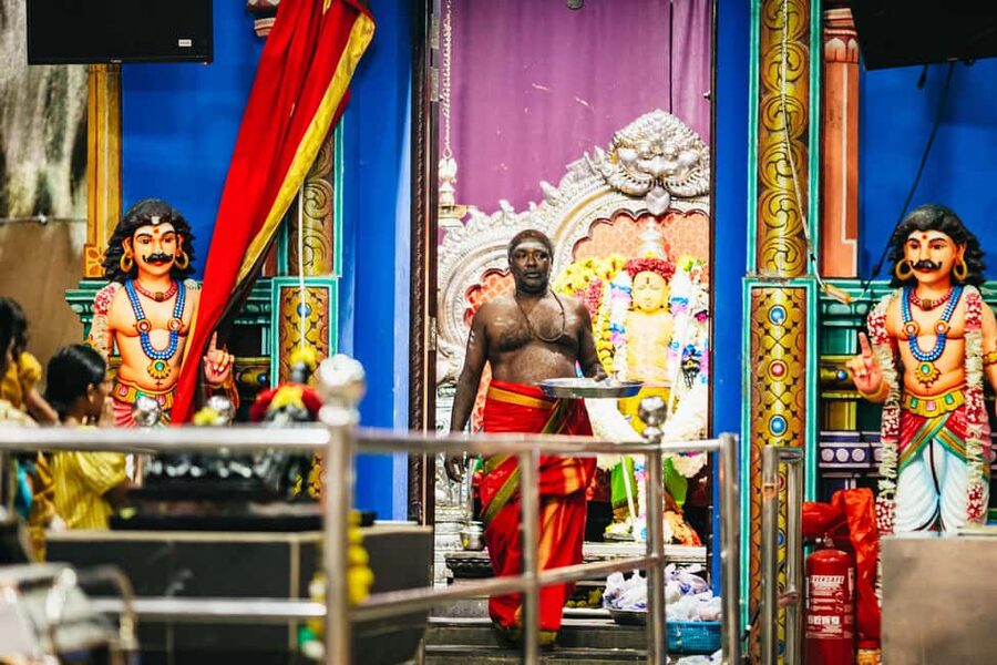 Kuala Lumpur: Batu Caves Half-Day Tour with Pick-Up Option - Climbing the 272 steps