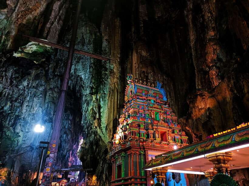 Kuala Lumpur: Batu Caves, Ramayana Caves & Kanching Falls - Starting the morning from Kuala Lumpur