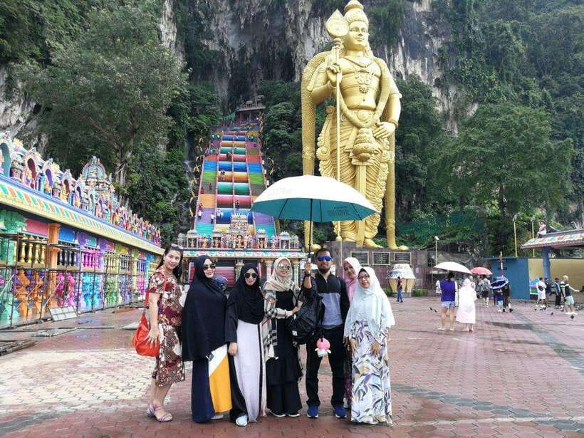 Kuala Lumpur: Batu Caves, Thean Hou Temple & National Mosque - Van transfers and the central Kuala Lumpur pickup