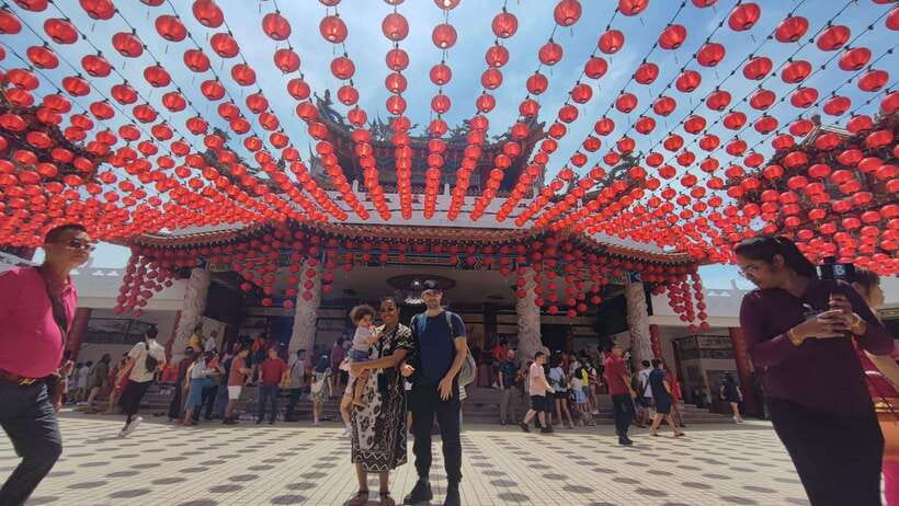 Kuala Lumpur: Batu Caves, Thean Hou Temple & National Mosque - Batu Caves and the 272 colorful steps