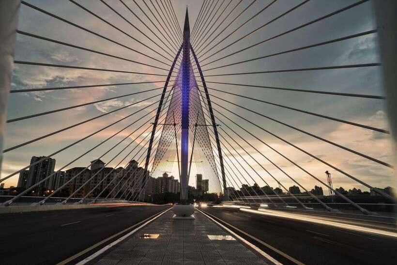 Kuala Lumpur: City Tour, KL Tower Ticket & Putrajaya w/ Boat - Leaving the capital for Putrajaya