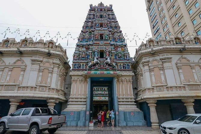 Kuala Lumpur Cultural and Heritage Tour - Chan See Shu Yuen Temple and its ceramic details