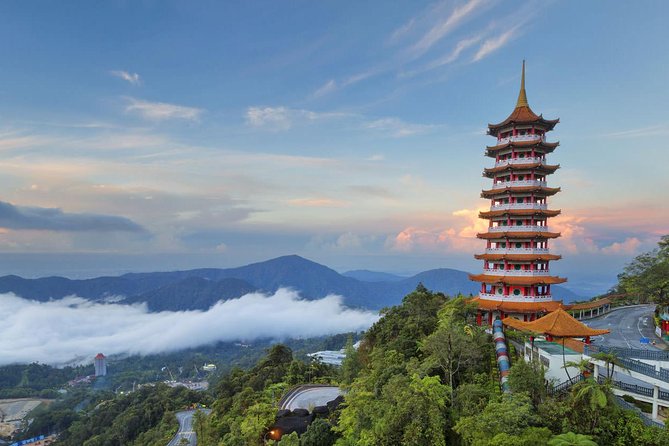 Kuala Lumpur Customizable Private Tour Including Driver - Petronas Twin Towers and your choice of tickets
