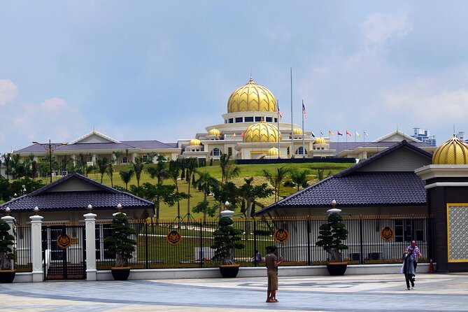 Kuala Lumpur Full Day City Tour with Petronas Twin Tower Tickets - Why the Petronas Twin Towers make a strong opening