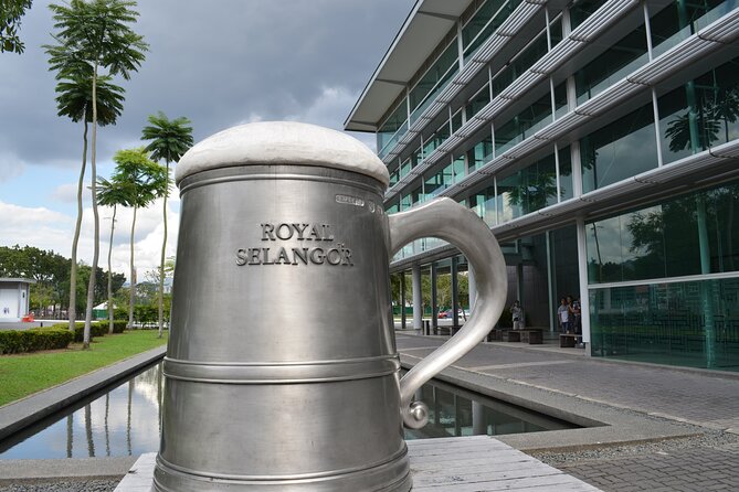 Kuala Lumpur Full Day City Tour with Petronas Twin Tower Tickets - Central Market and Chinatown bring the city down to street level