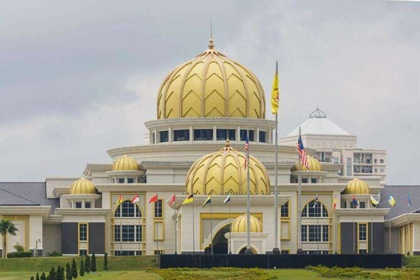 Kuala Lumpur: Full-Day Private City Highlights Tour - Petronas Twin Towers and KL Tower