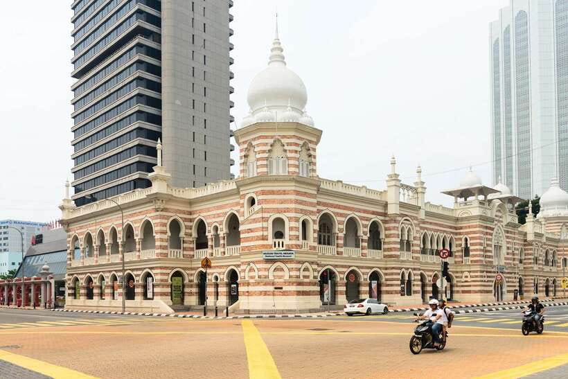 Kuala Lumpur Full-Day Sightseeing Tour with Batu Caves - A full day built around Kuala Lumpur’s contrasts