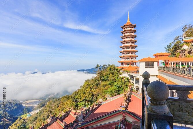 Kuala Lumpur (Genting Highlands 7.5 hours Private Tour) - Batu Caves and the climb beneath Lord Murugan