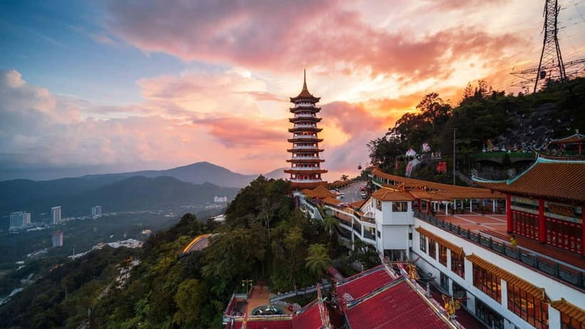 Kuala Lumpur: Genting Highlands Tour with Awana Cable Car - The Awana Cable Car is the day’s main ride