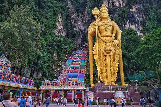 Kuala Lumpur Grand Full Day Guided Tour with 25 Attractions (SIC) - A final look at the tower and Saloma Bridge