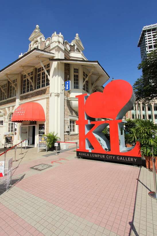 Kuala Lumpur: Half-Day Photo Tour with Petronas Twin Towers - Botanical gardens, museum objects, and a classic railway station