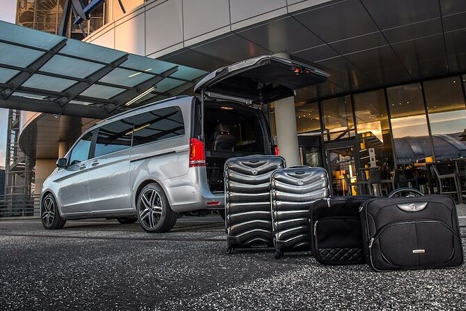 Kuala Lumpur Hotel to Singapore Hotel (Door To Door) Overland Transfer - The private vehicle and luggage rules